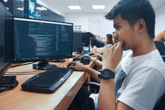 Computador para programador: top 06 opções de PC para programar {2026}